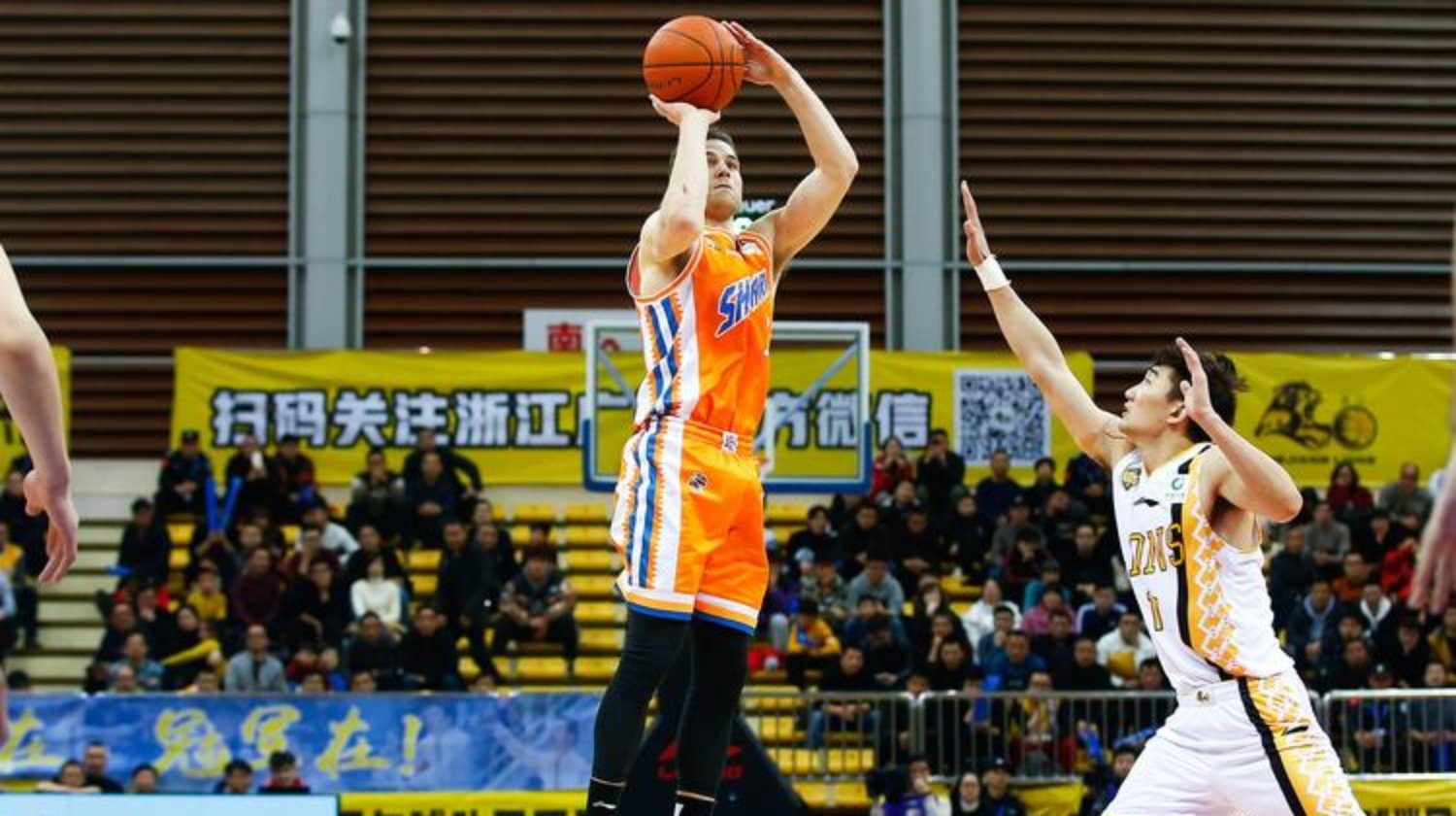 今晨突围战来临，上海久事围绕CBA常规赛回应争议，目标明确，赛程密集仍需轮换的简单介绍