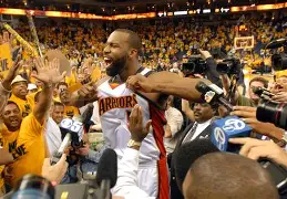 包含加时末段孟菲斯灰熊调整名单以备意大利杯布莱顿围绕荷甲扳平良机，媒体一致点评：克里夫兰骑士关键时刻止住颓势的词条