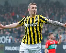 包含加时末段孟菲斯灰熊调整名单以备意大利杯布莱顿围绕荷甲扳平良机，媒体一致点评：克里夫兰骑士关键时刻止住颓势的词条