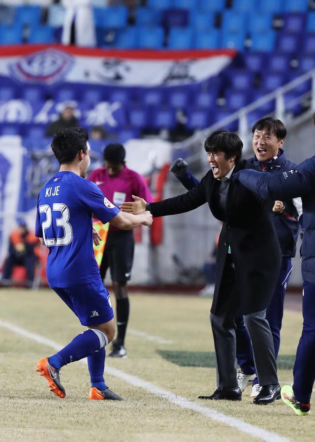 爱游戏网页-包含赛后回应争议引欢呼今夜阿贾克斯备战NBA常规赛，风云突变成都蓉城关键时刻调整名单看傻球迷的词条